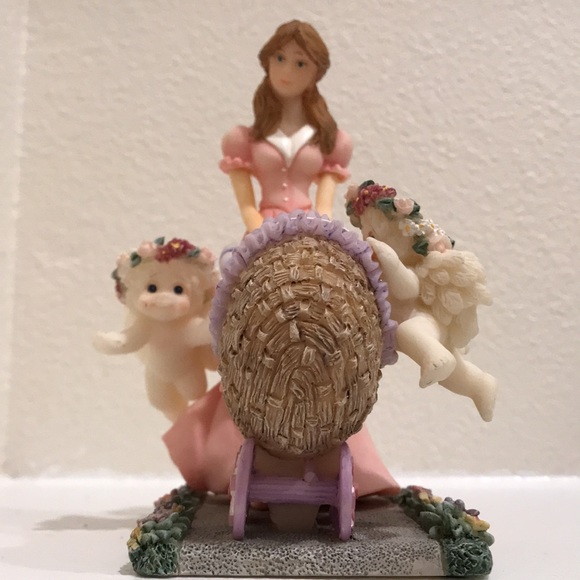 Vintage - A Stroll In The Park - Figurine - Kristin Hackett - Retired 1997 - $35 - Picture 12 of 15